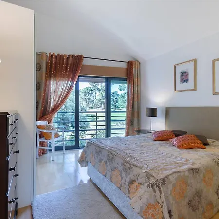 Fantastiva Com 5 Quartos E Piscina