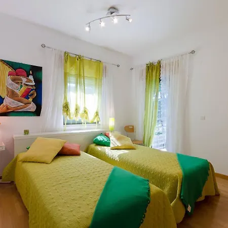 Fantastiva Com 5 Quartos E Piscina