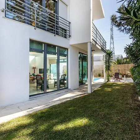 Fantastiva Com 5 Quartos E Piscina Villa