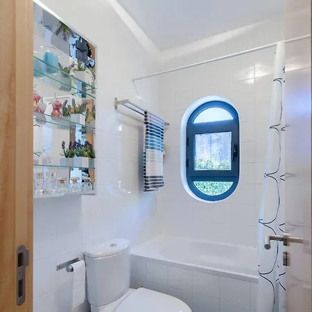 Fantastiva Com 5 Quartos E Piscina